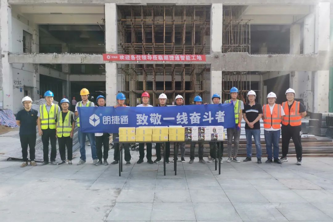 �¾�һ�߷ܶ��ߣ��ʽ�ͨ��չ������Ŀο�ʻ